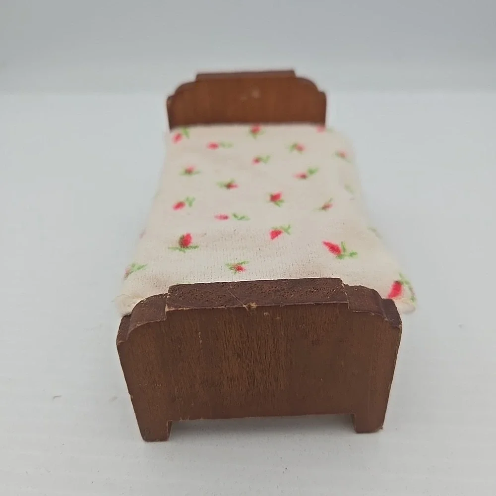 Miniature Dollhouse 1:12, Wood Bed‎